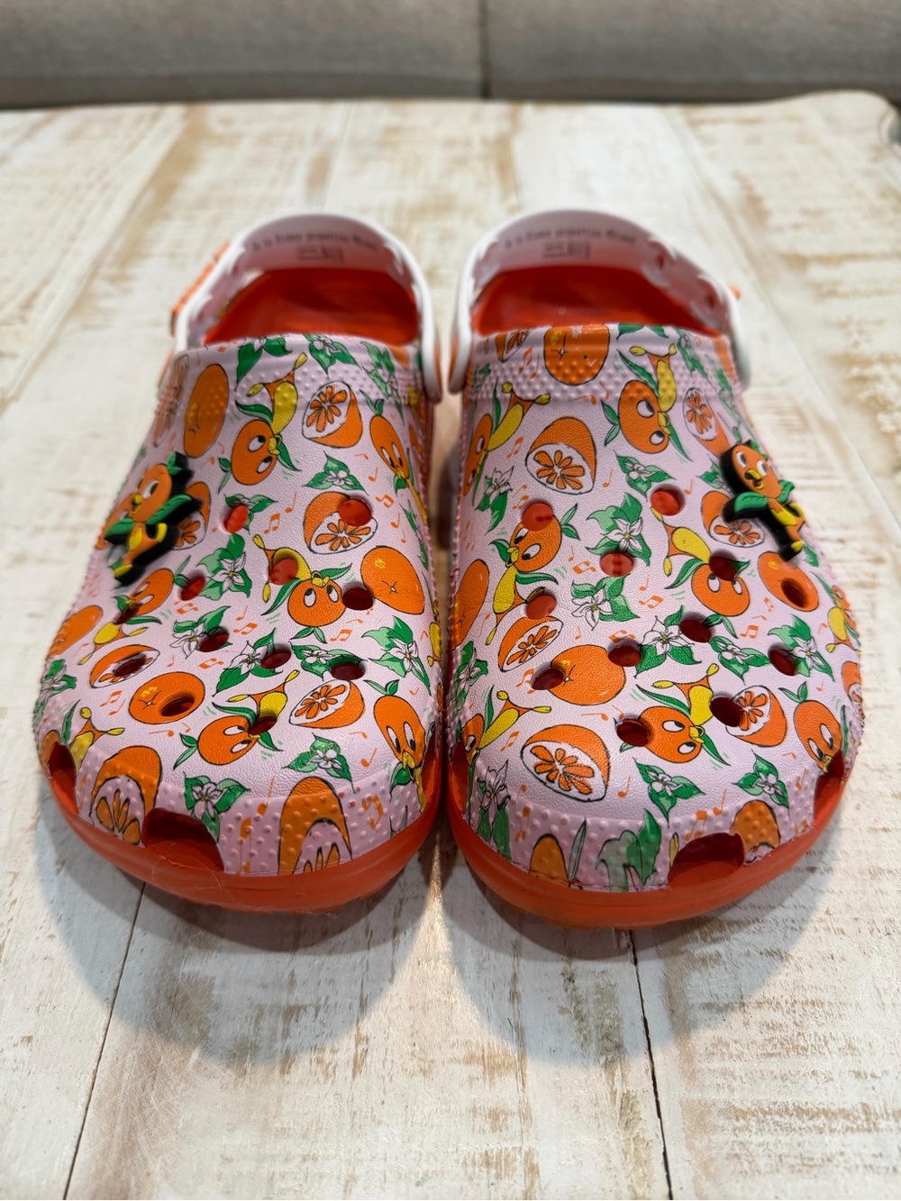 Disney Parks Florida Orange Bird Fruit Print CROCS 2022 50th Anniversary M9 W11